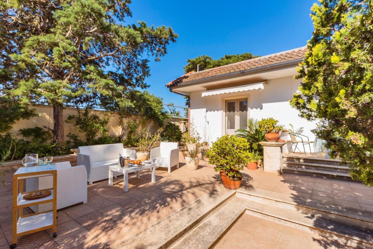 Garden View Near The Sea Bed & Breakfast Lecce Luaran gambar